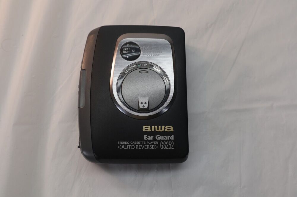 Aiwa HS-GS252 Cassette Walkman Portable Tape Player with Ear Guard